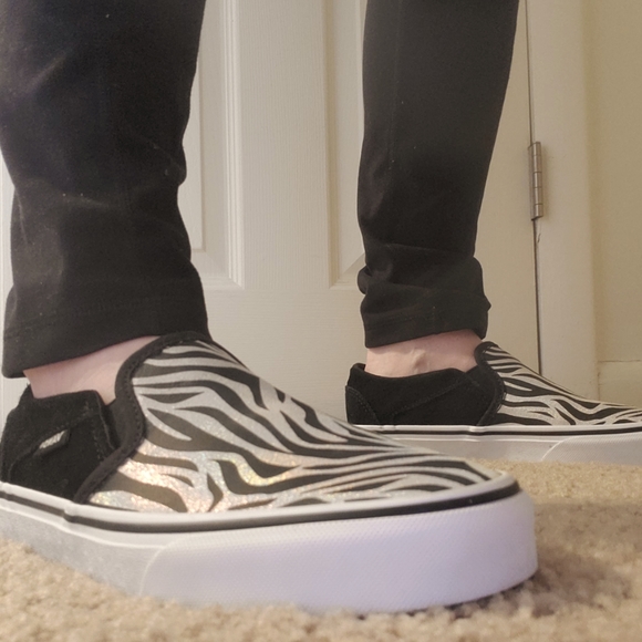 Vans Shoes - VANS ASHER METALLIC ZEBRA PRINT. BRAND NEW. WOMEN'S SIZE 7